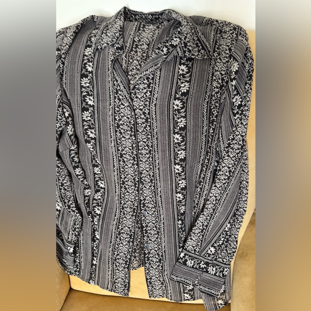 Elegant Black and White Patterned Blouse